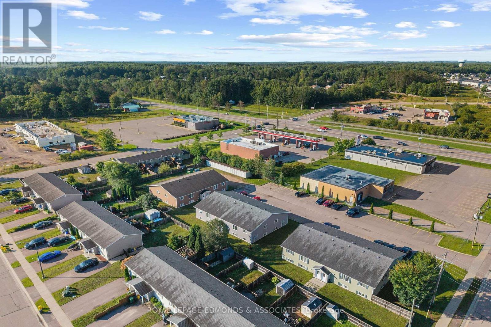5 Renfrew Street, Petawawa, Ontario K8H 0B6 - Photo 11 - X13688928