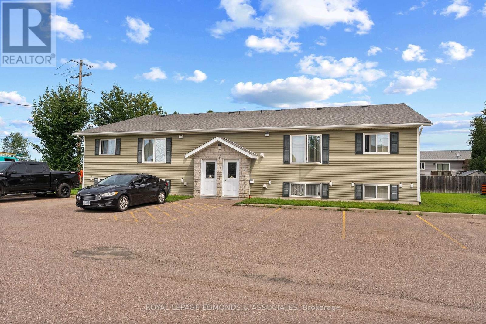 5 Renfrew Street, Petawawa, Ontario K8H 0B6 - Photo 2 - X13688928
