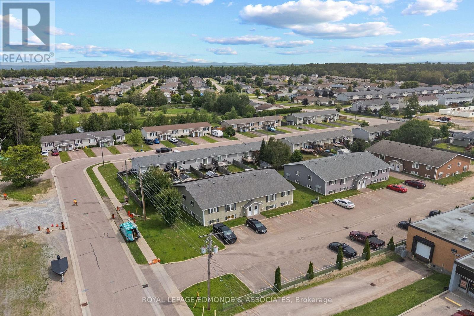 5 Renfrew Street, Petawawa, Ontario K8H 0B6 - Photo 4 - X13688928