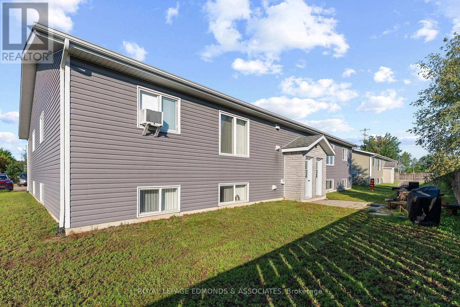 5 Renfrew Street, Petawawa, Ontario K8H 0B6 - Photo 9 - X13688928