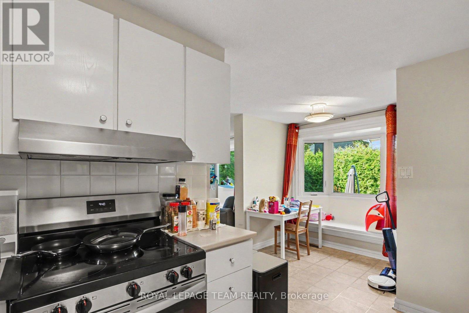 638 Laverendrye Drive, Ottawa, Ontario  K1J 7C4 - Photo 10 - X13688738