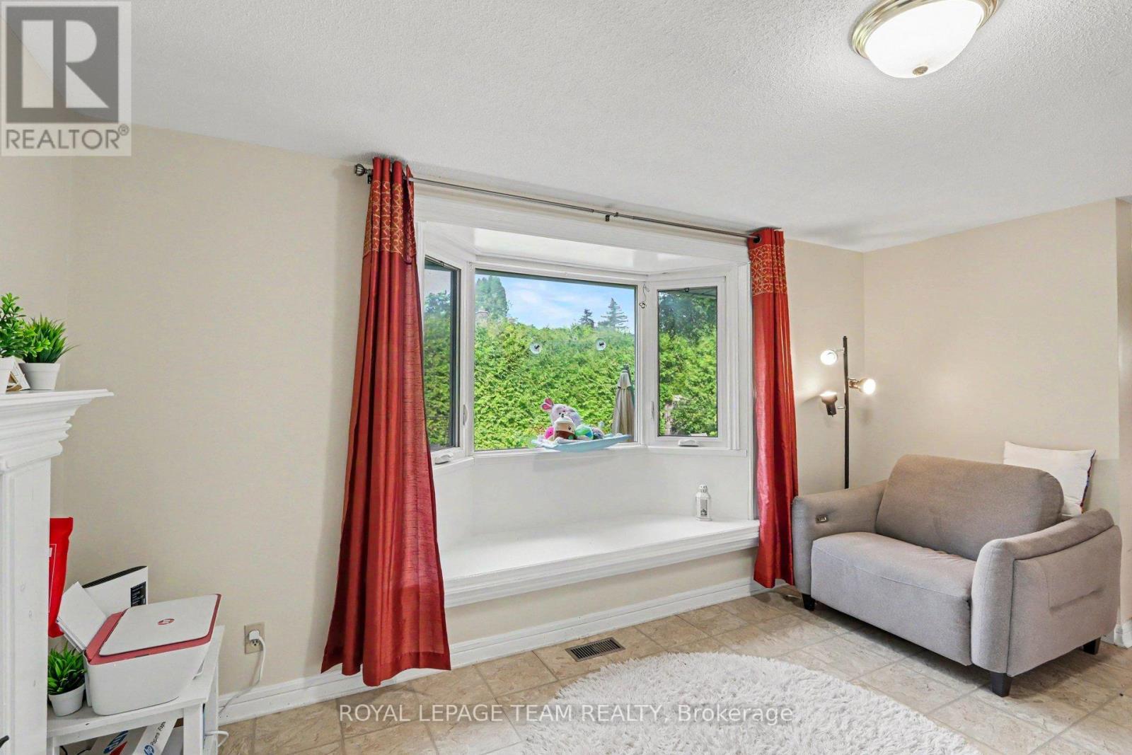 638 Laverendrye Drive, Ottawa, Ontario  K1J 7C4 - Photo 12 - X13688738