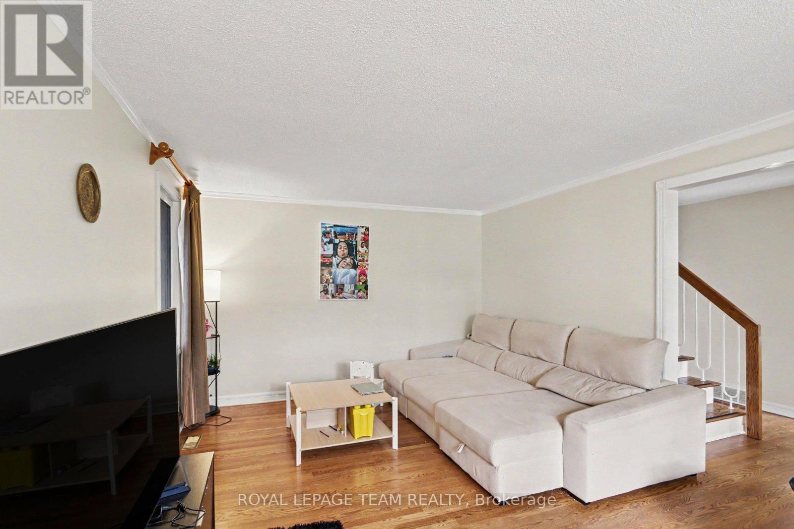 638 Laverendrye Drive, Ottawa, Ontario  K1J 7C4 - Photo 5 - X13688738