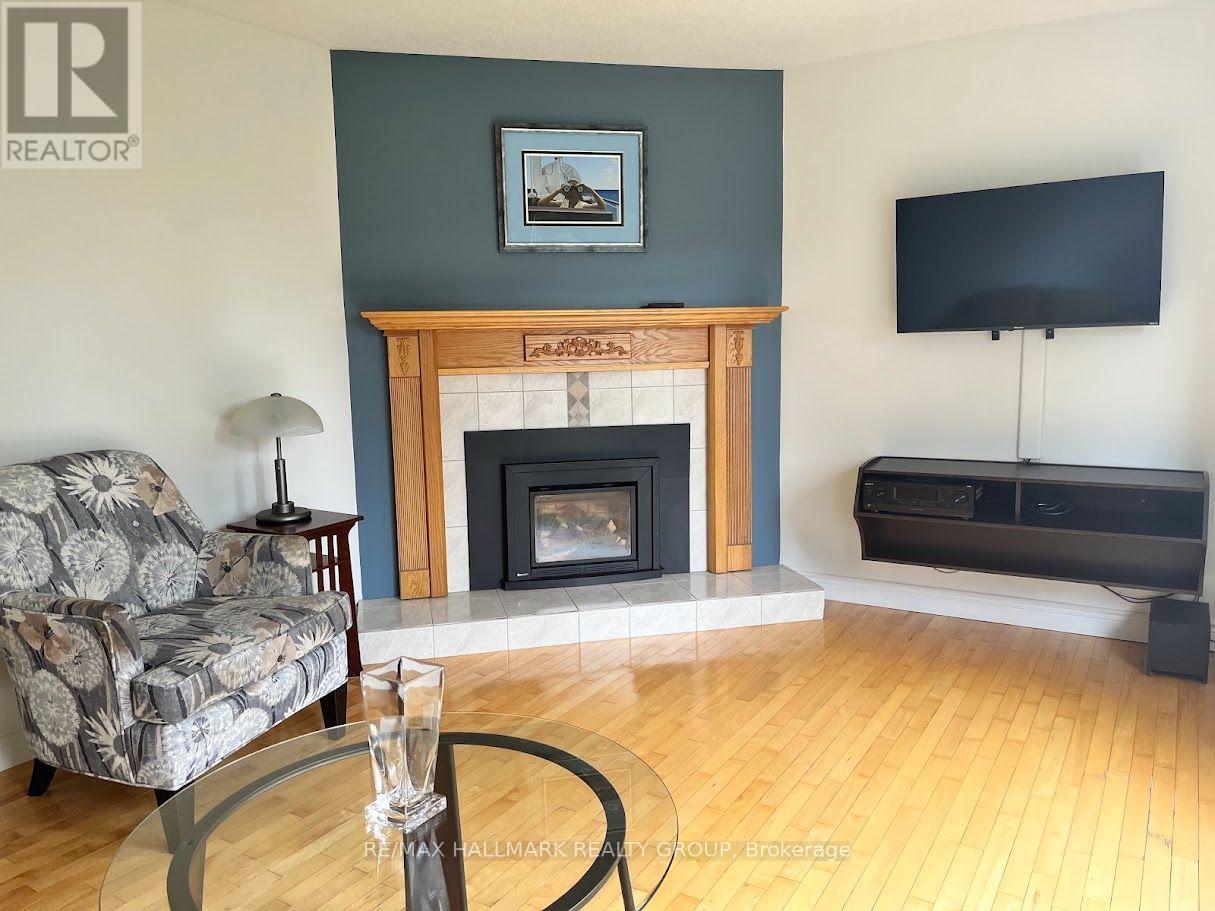 279 Pintail Terrace, Ottawa, Ontario  K1E 1Z9 - Photo 4 - X13688986