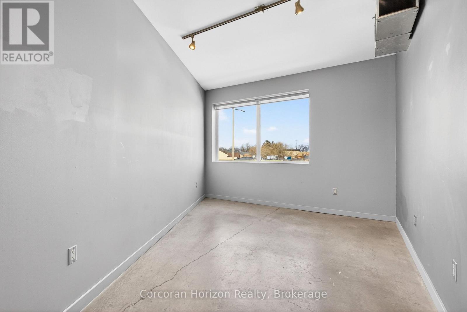 Upper Floor Units - 435 York Boulevard, Hamilton, Ontario  L8R 3K3 - Photo 10 - X13688904