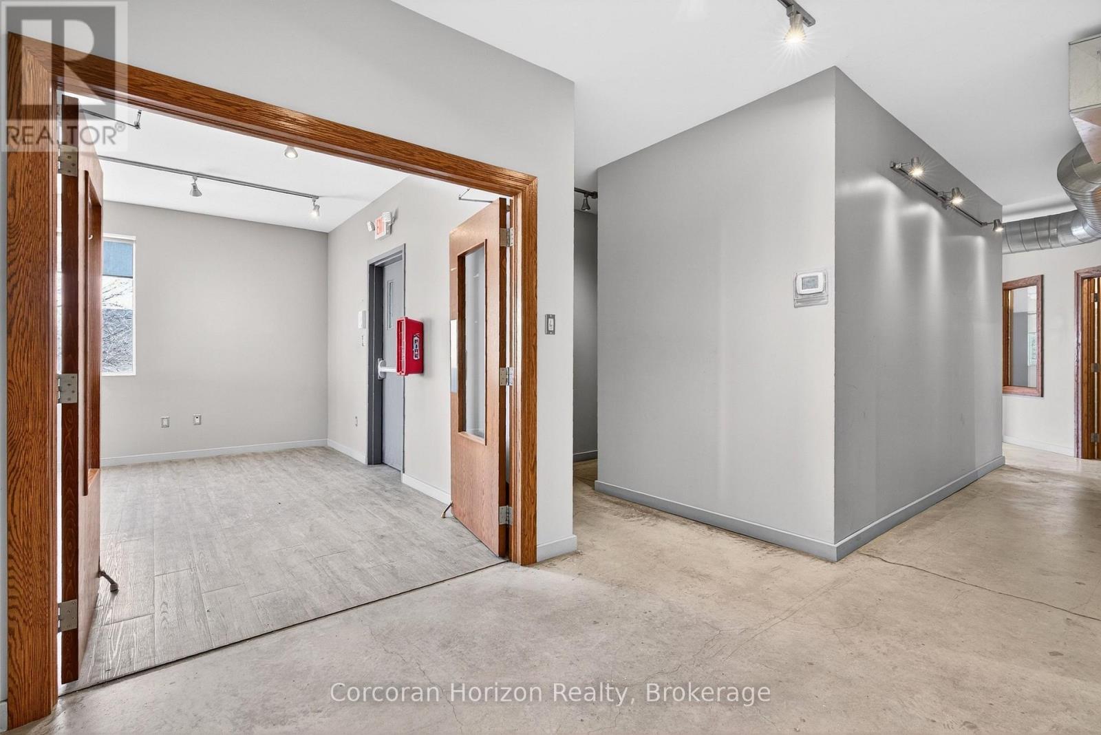 Upper Floor Units - 435 York Boulevard, Hamilton, Ontario  L8R 3K3 - Photo 12 - X13688904