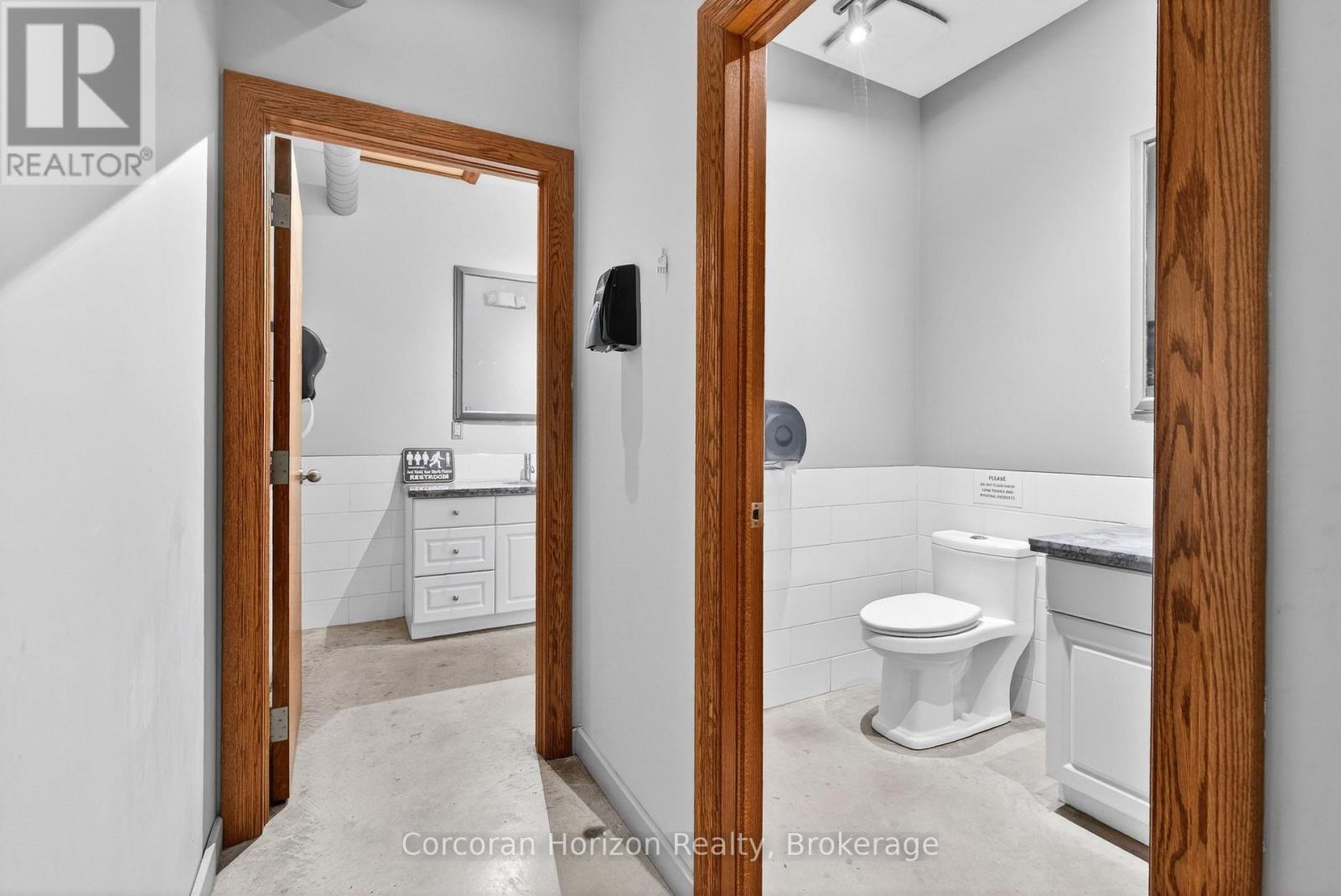 Upper Floor Units - 435 York Boulevard, Hamilton, Ontario  L8R 3K3 - Photo 29 - X13688904