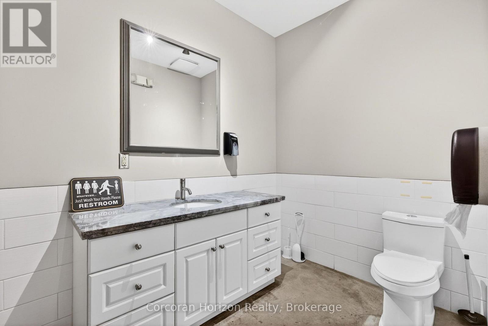 Upper Floor Units - 435 York Boulevard, Hamilton, Ontario  L8R 3K3 - Photo 31 - X13688904