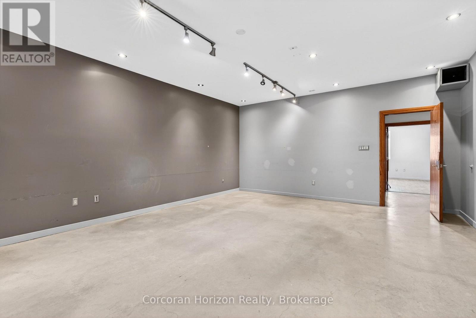 Upper Floor Units - 435 York Boulevard, Hamilton, Ontario  L8R 3K3 - Photo 8 - X13688904