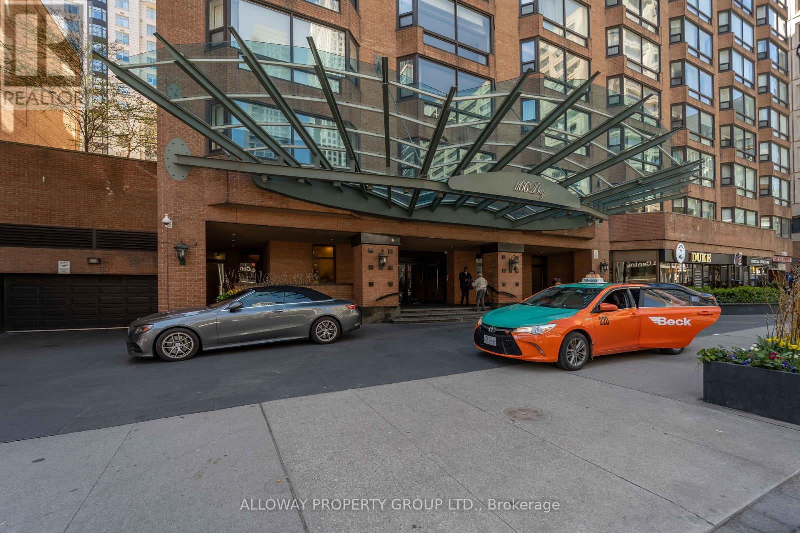 1305 - 1166 Bay Street, Toronto, Ontario  M5S 2X8 - Photo 2 - C13688776