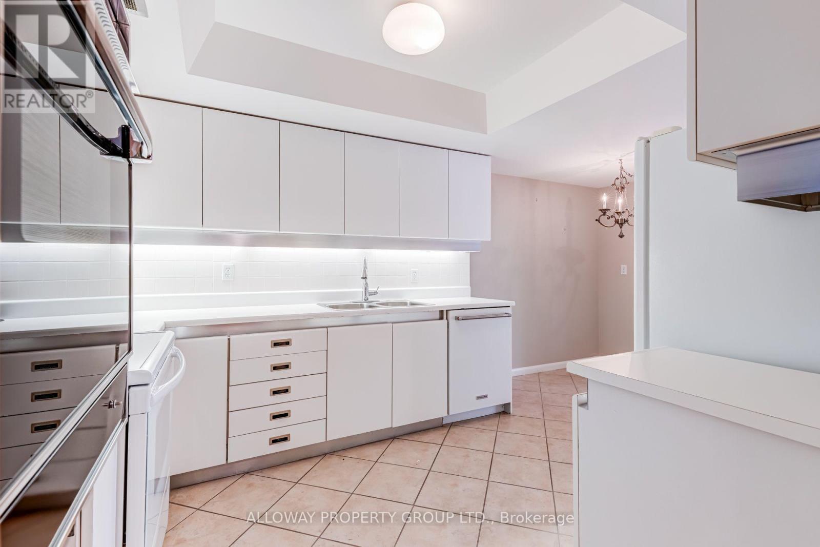 1305 - 1166 Bay Street, Toronto, Ontario  M5S 2X8 - Photo 9 - C13688776