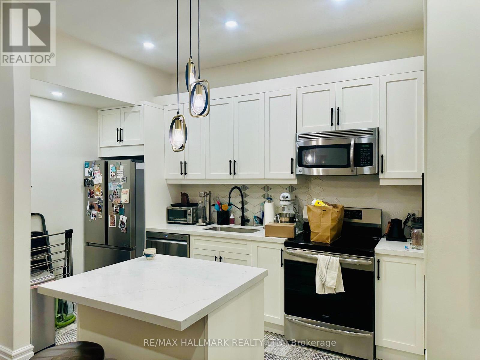 2 - 7 Bernard Avenue, Toronto, Ontario  M5R 1R3 - Photo 3 - C13688968
