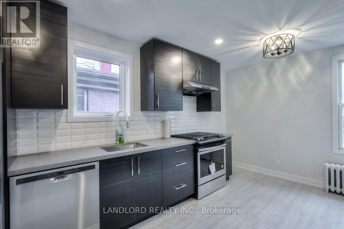 2 - 37 Grange Avenue, Toronto, Ontario  M5T 1C6 - Photo 3 - C13688970