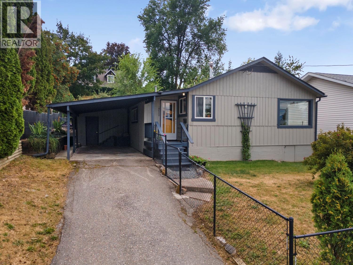 711 Ibbitson Street, Creston, British Columbia  V0B 1G3 - Photo 1 - 10397995