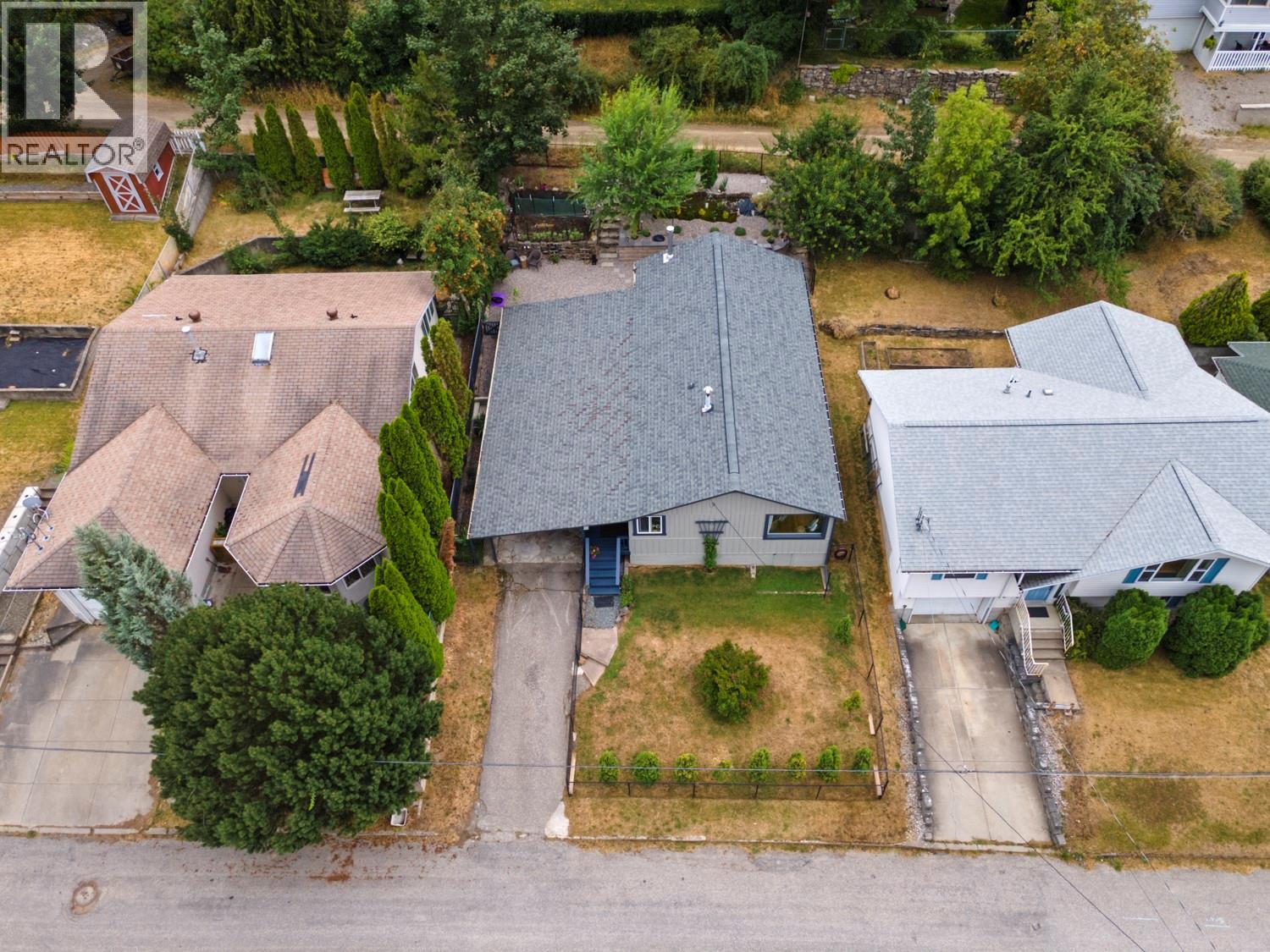 711 Ibbitson Street, Creston, British Columbia  V0B 1G3 - Photo 2 - 10397995