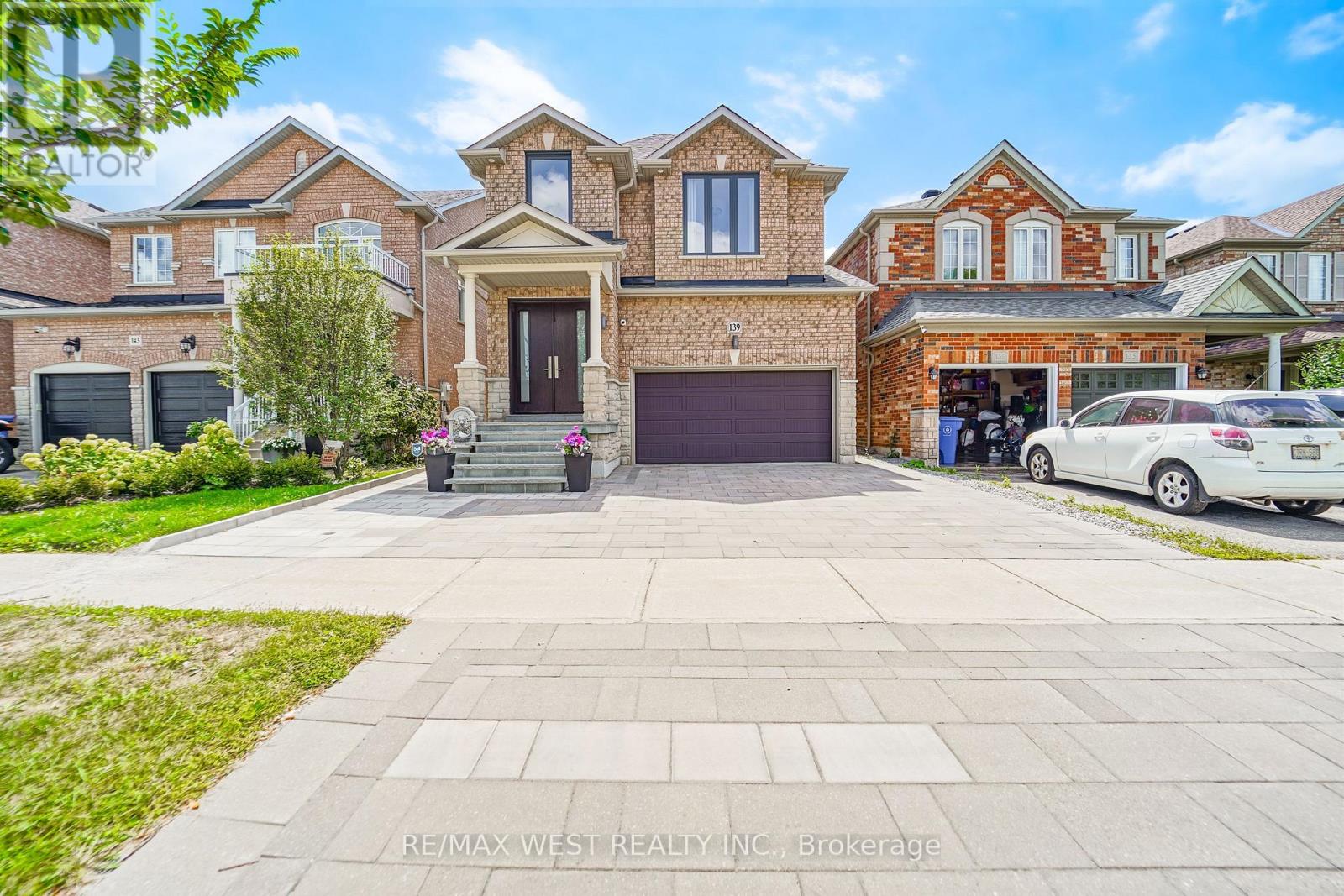 139 River Ridge Boulevard, Aurora, Ontario  L4G 7T7 - Photo 2 - N13688894