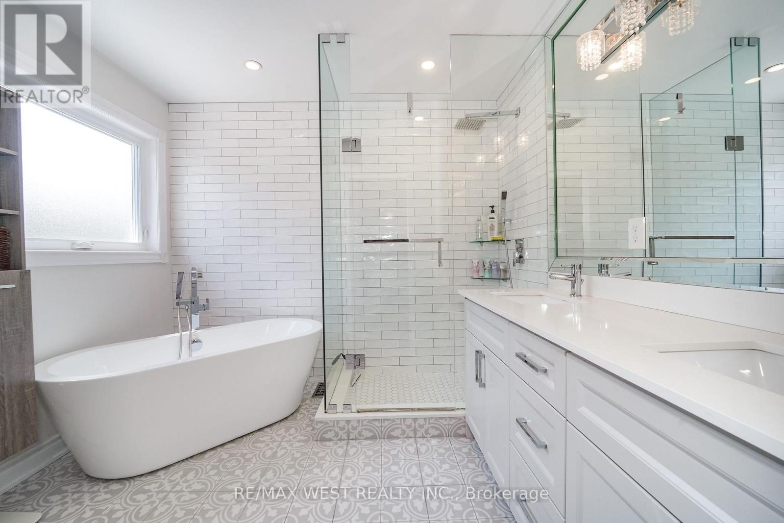 139 River Ridge Boulevard, Aurora, Ontario  L4G 7T7 - Photo 8 - N13688894