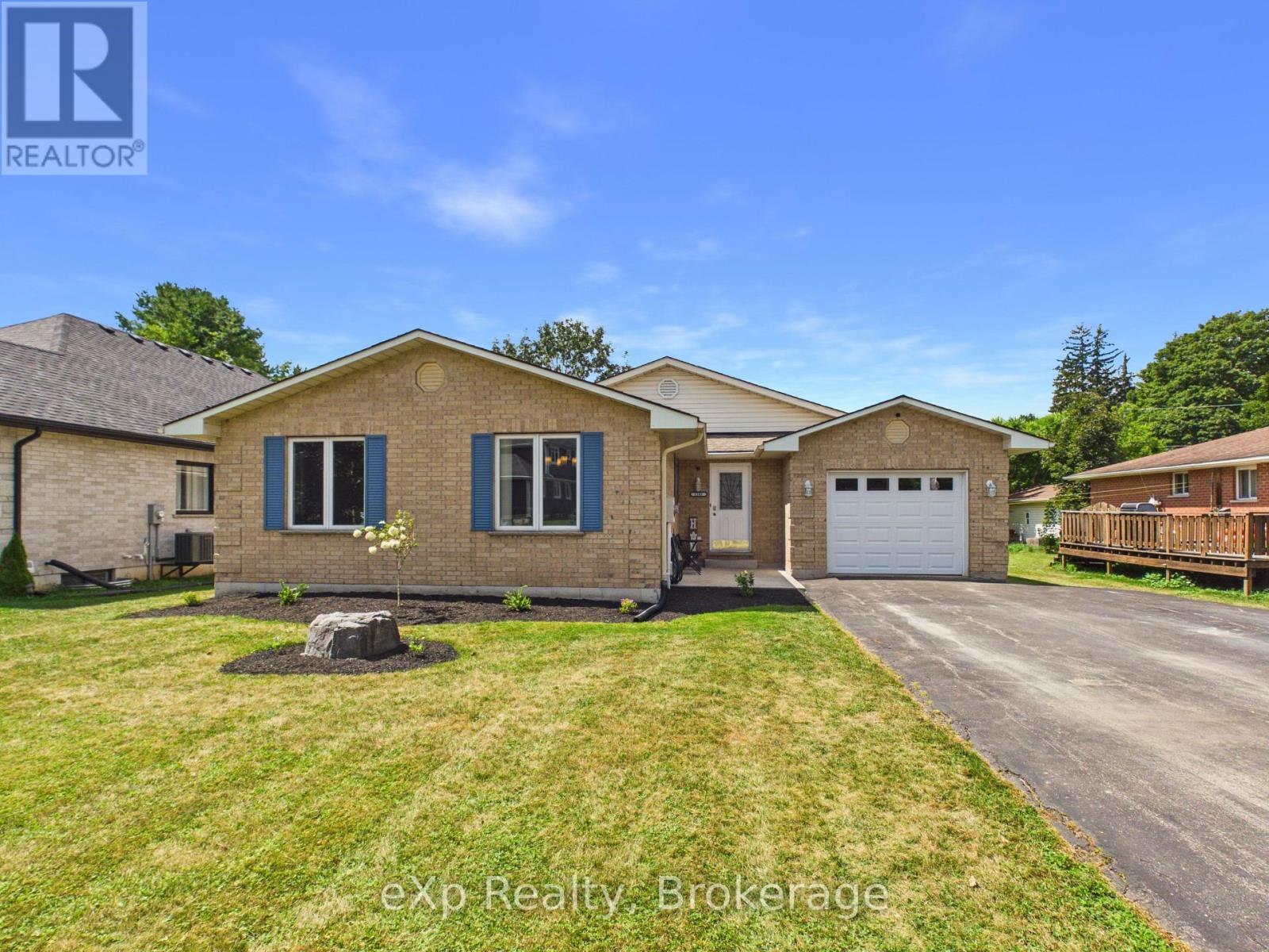 1103 MARIETTA STREET, Howick, Ontario