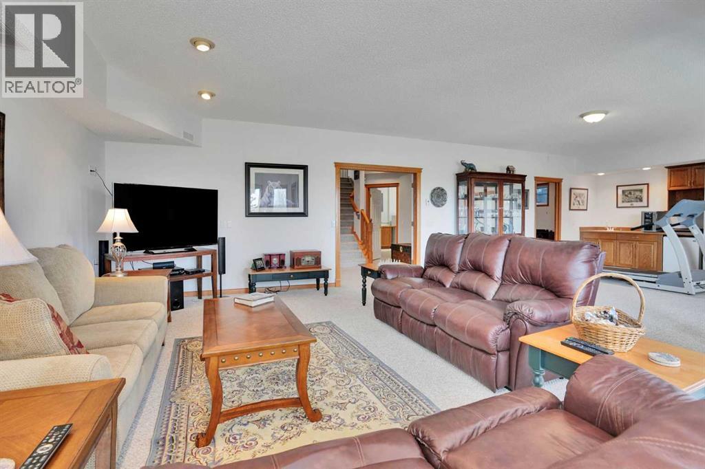 82 Valley Ridge Point Nw, Calgary, Alberta  T3B 5A7 - Photo 28 - A2309791