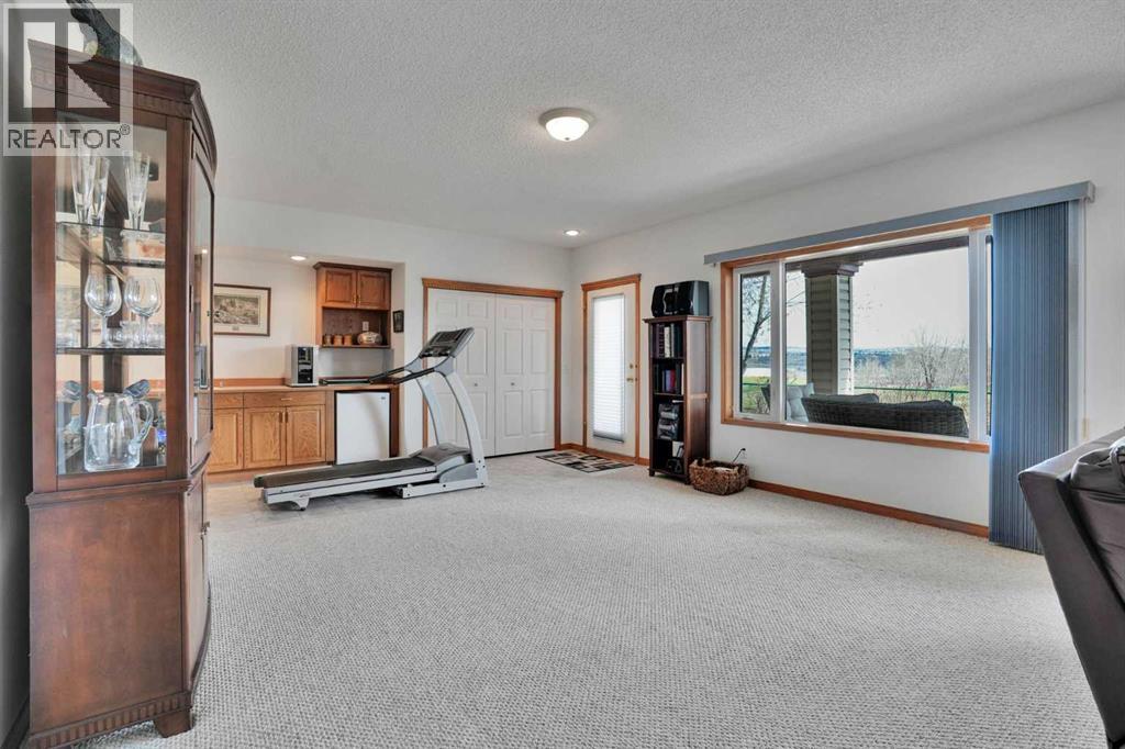 82 Valley Ridge Point Nw, Calgary, Alberta  T3B 5A7 - Photo 29 - A2309791