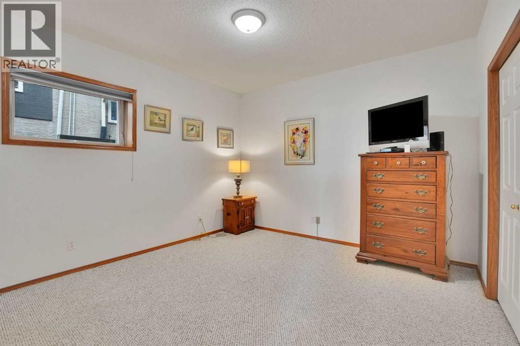 82 Valley Ridge Point Nw, Calgary, Alberta  T3B 5A7 - Photo 30 - A2309791