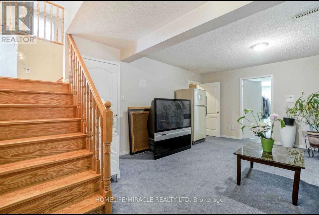 216 Van Scott Drive, Brampton, Ontario  L7A 1V9 - Photo 13 - W13688746