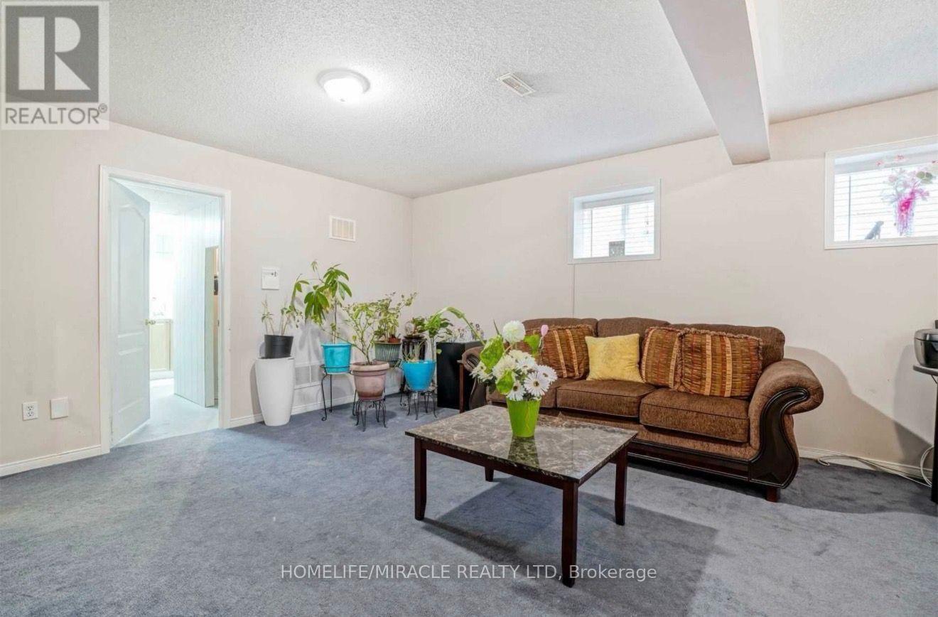216 Van Scott Drive, Brampton, Ontario  L7A 1V9 - Photo 14 - W13688746