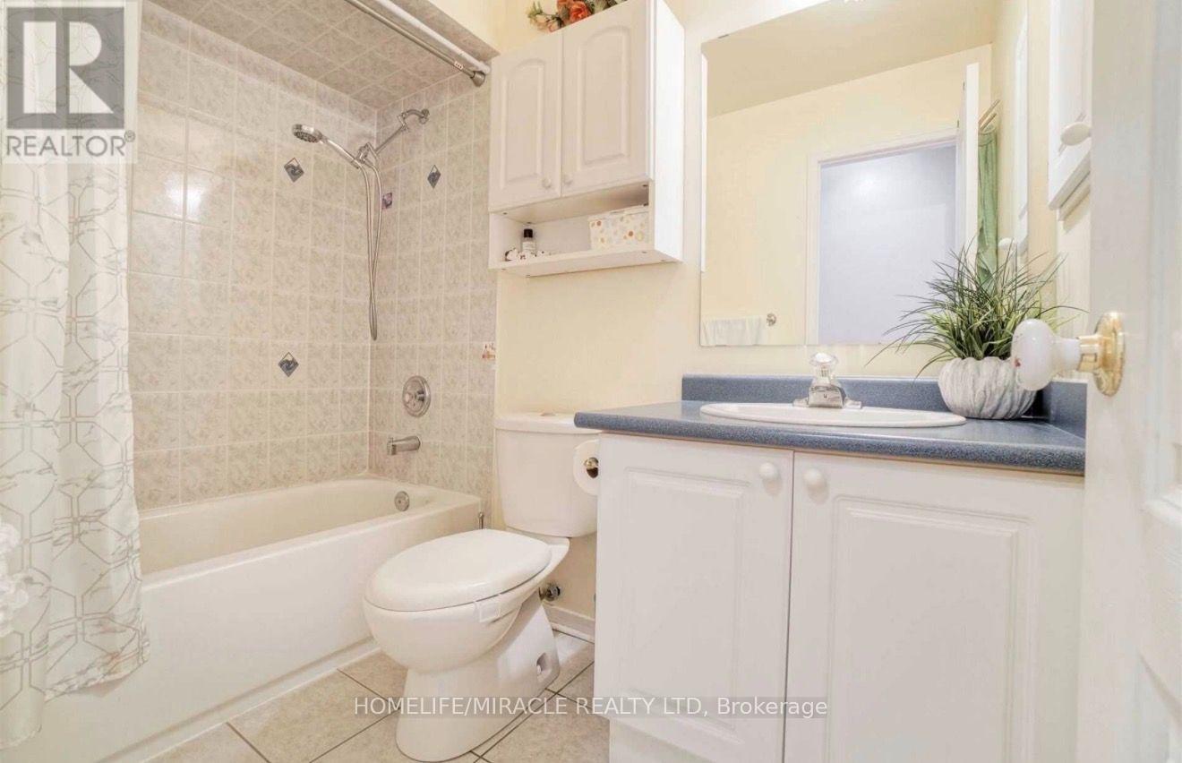 216 Van Scott Drive, Brampton, Ontario  L7A 1V9 - Photo 15 - W13688746