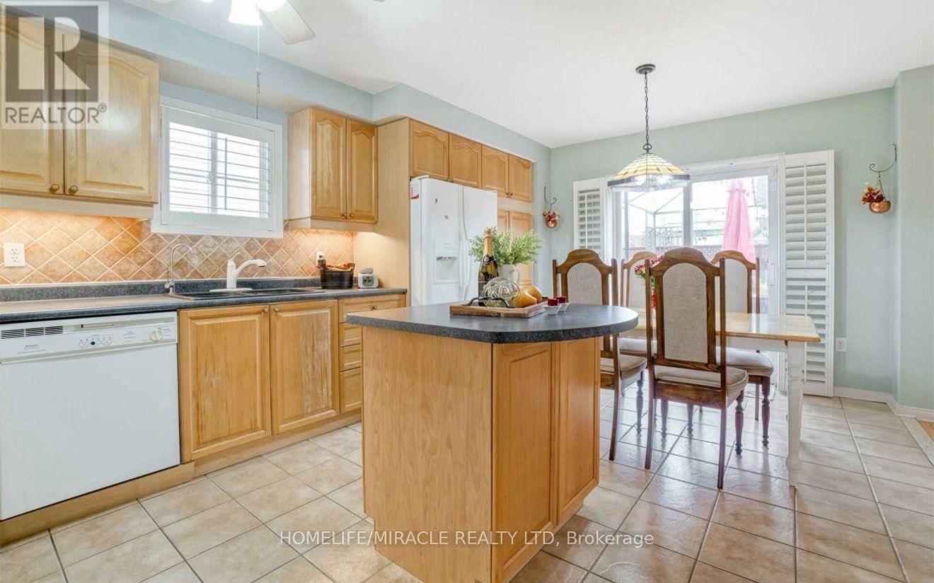 216 Van Scott Drive, Brampton, Ontario  L7A 1V9 - Photo 9 - W13688746