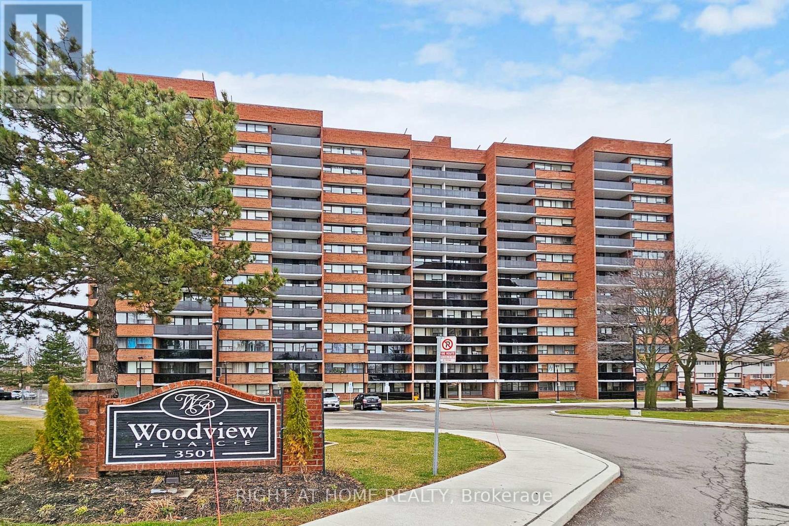 812 - 3501 Glen Erin Drive, Mississauga, Ontario  L5L 2E9 - Photo 1 - W13688774