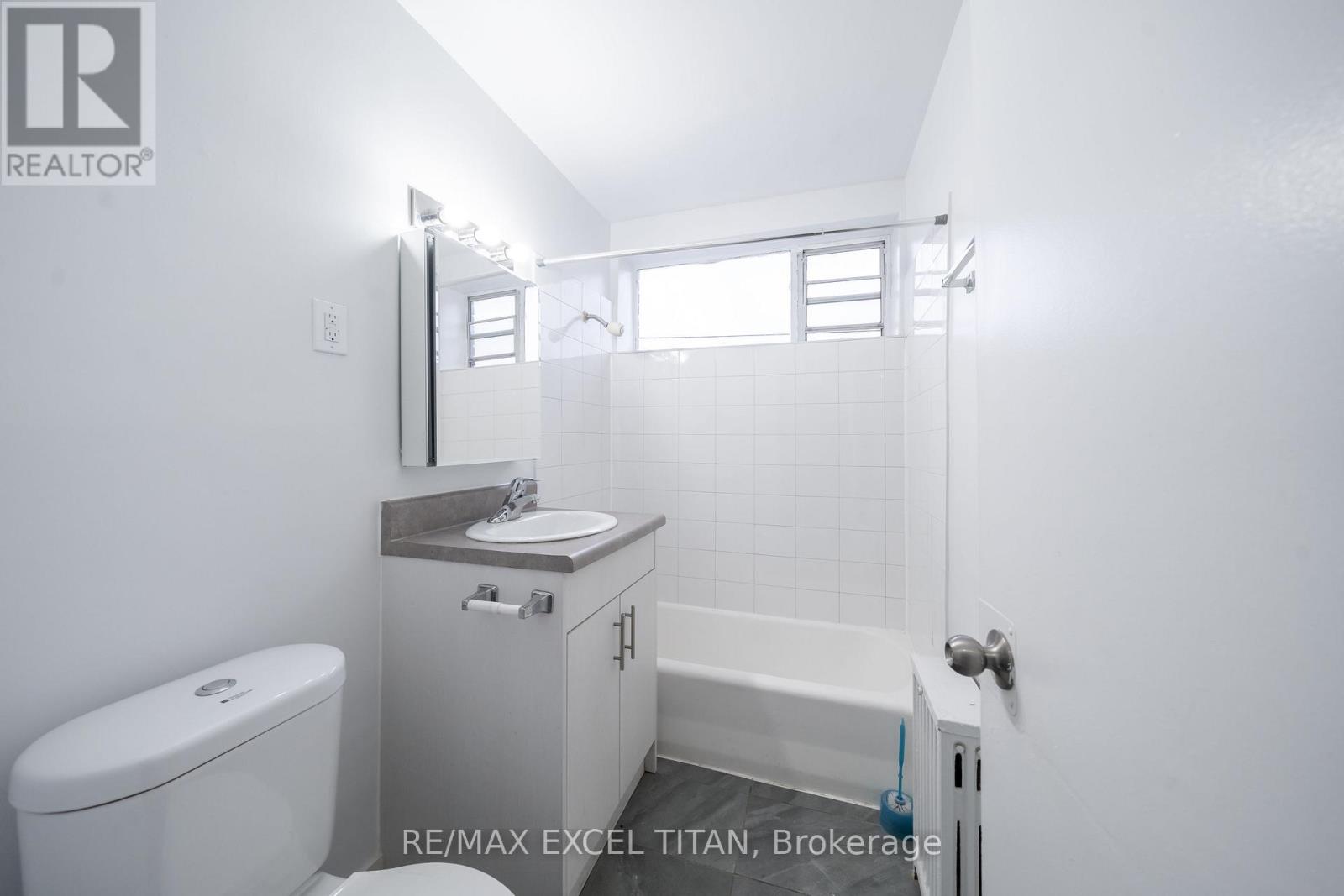 103 - 2507 Eglinton Avenue W, Toronto, Ontario  M6M 1S9 - Photo 11 - W13688798