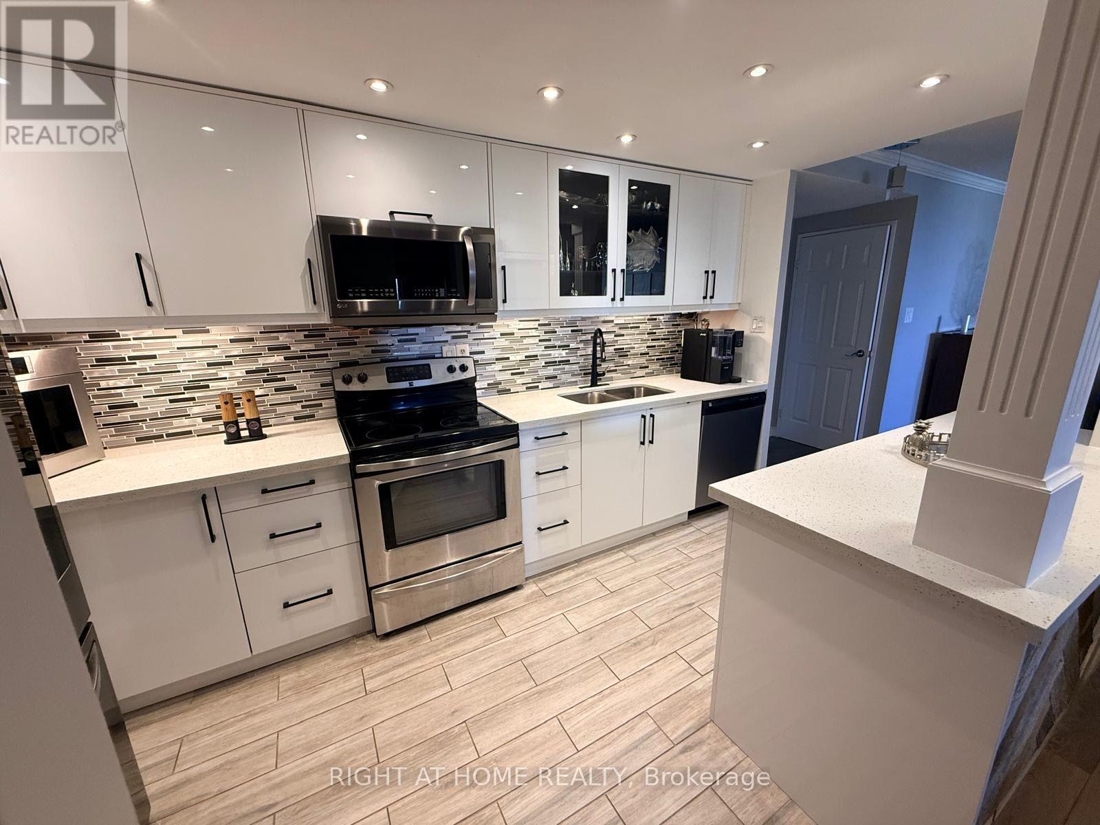 1102 - 820 Burnhamthorpe Road, Toronto, Ontario  M9C 4W2 - Photo 3 - W13688802