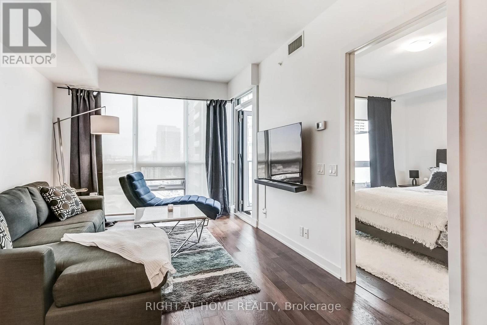 2710 - 2212 Lake Shore Boulevard W, Toronto, Ontario  M8V 0C2 - Photo 2 - W13688818