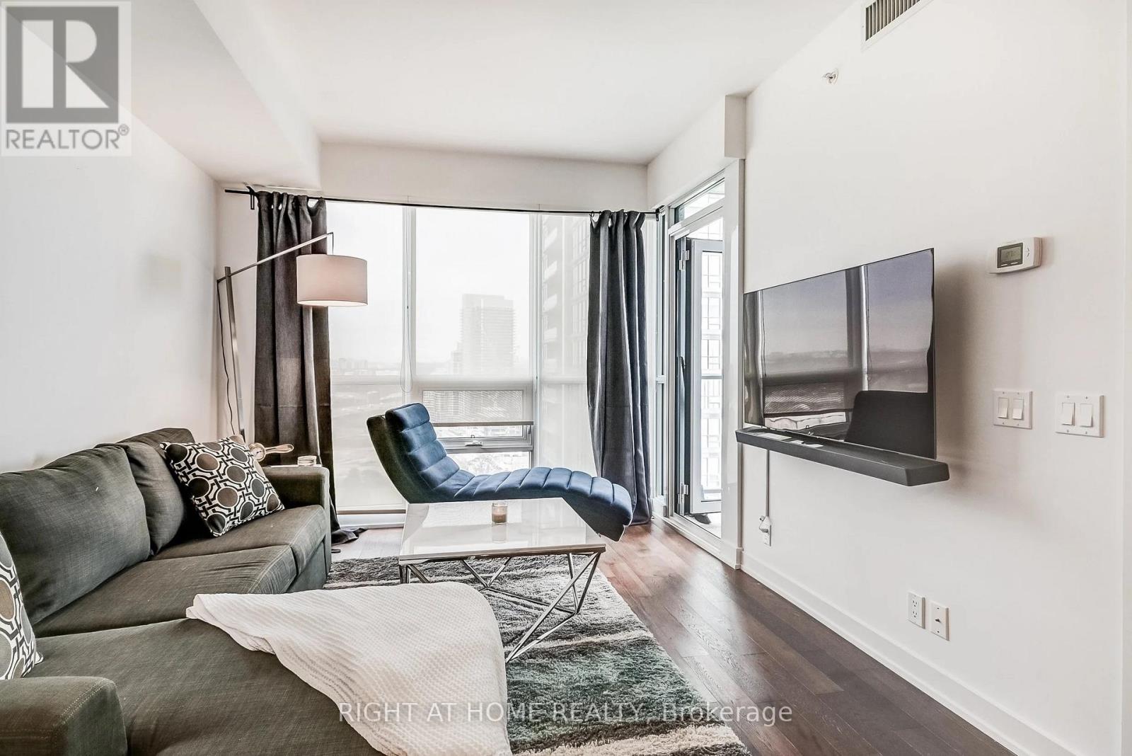 2710 - 2212 Lake Shore Boulevard W, Toronto, Ontario  M8V 0C2 - Photo 3 - W13688818