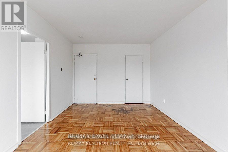 G4 - 2515 Eglinton Avenue W, Toronto, Ontario  M6M 1T2 - Photo 8 - W13688820