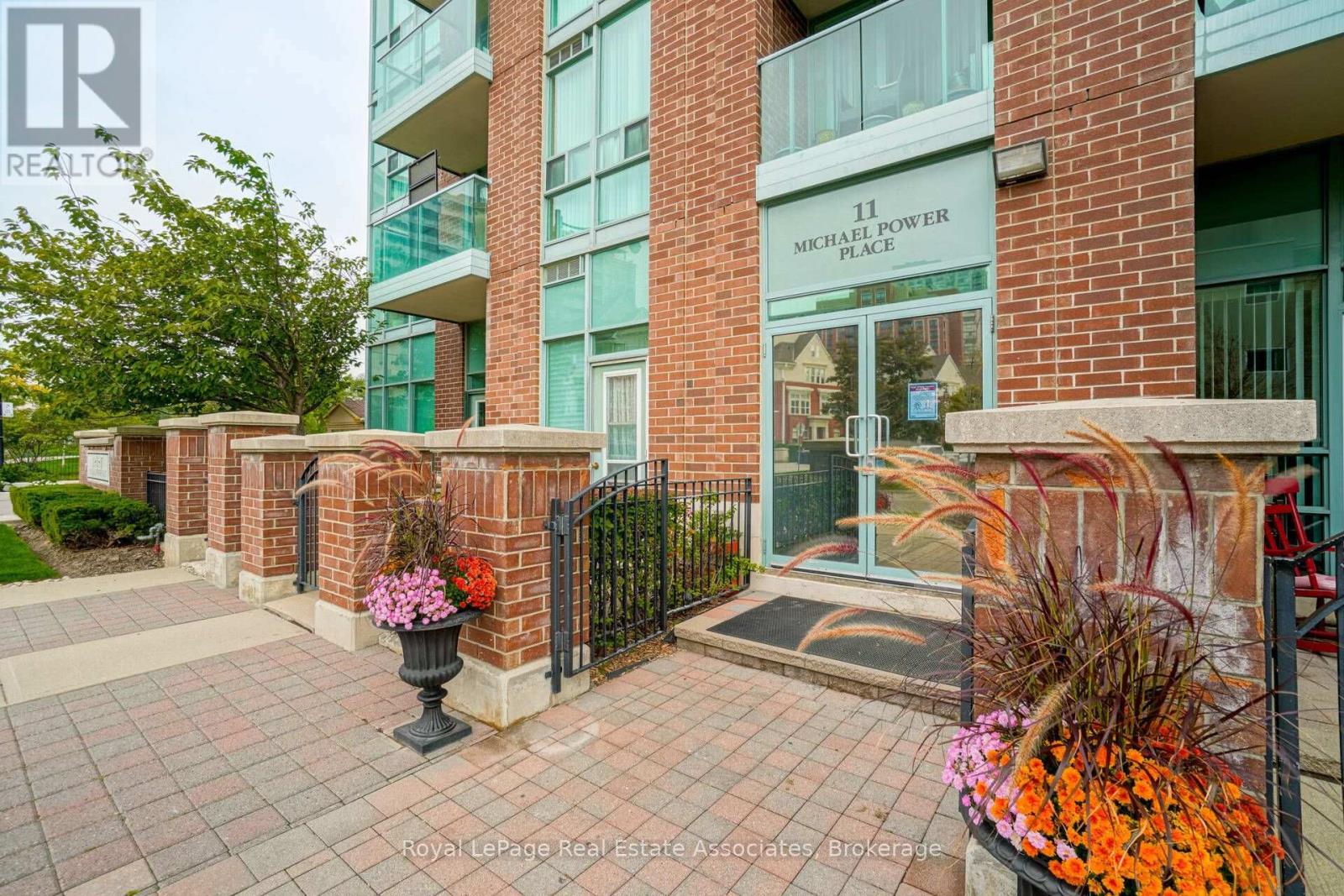 306 - 11 Michael Power Place, Toronto, Ontario M9A 5G3 - Photo 3 - W13688824