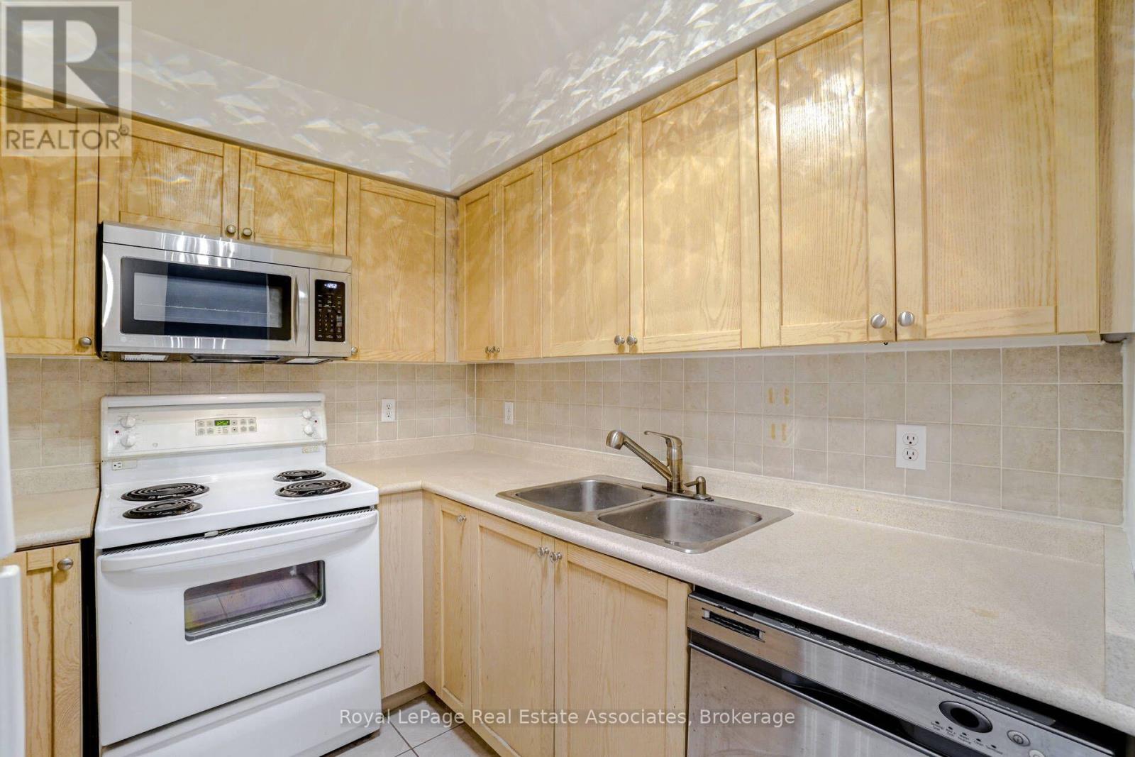306 - 11 Michael Power Place, Toronto, Ontario M9A 5G3 - Photo 9 - W13688824