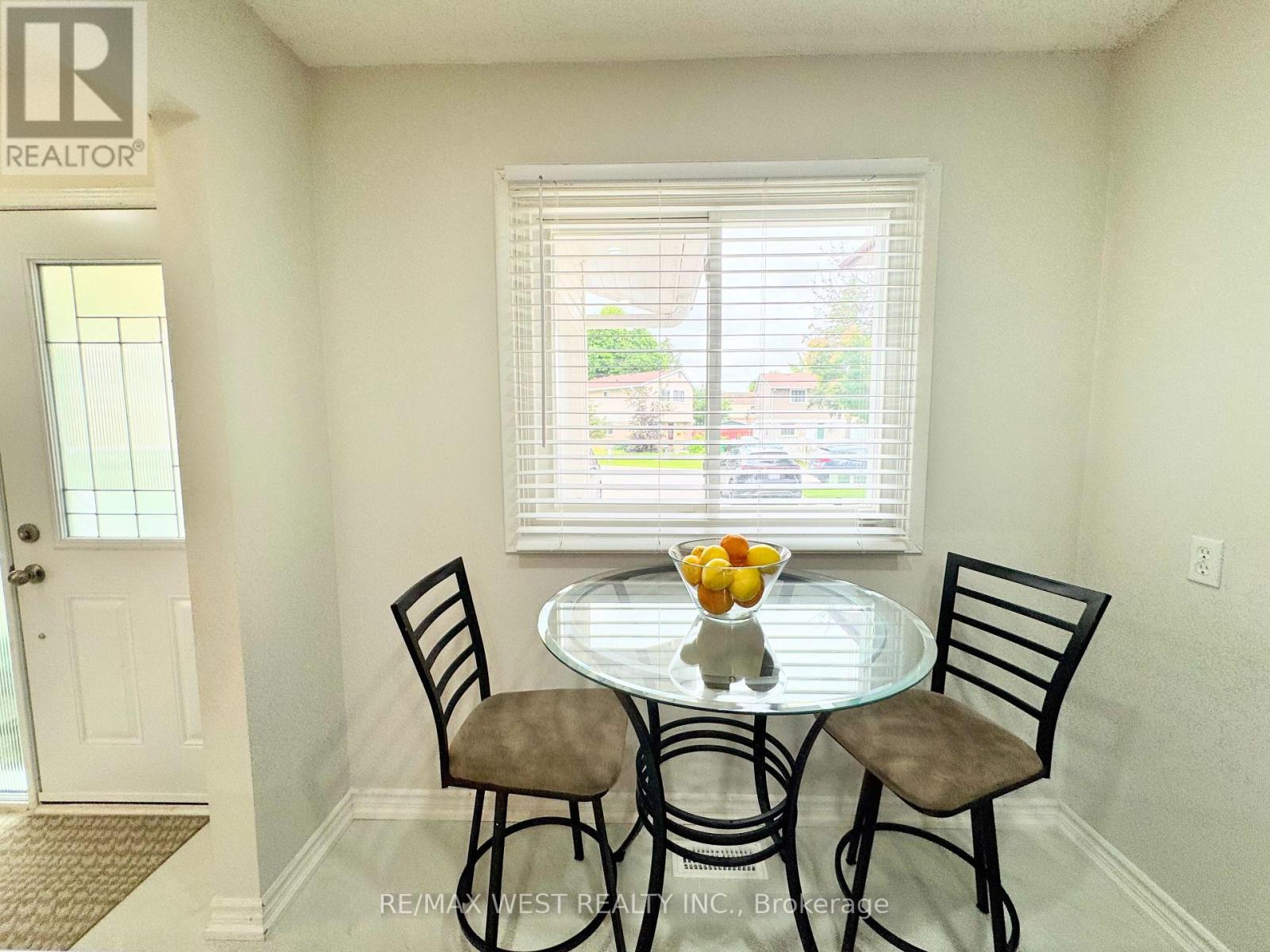 10 Hardcastle Court, Brampton, Ontario  L6S 2B3 - Photo 13 - W13688898