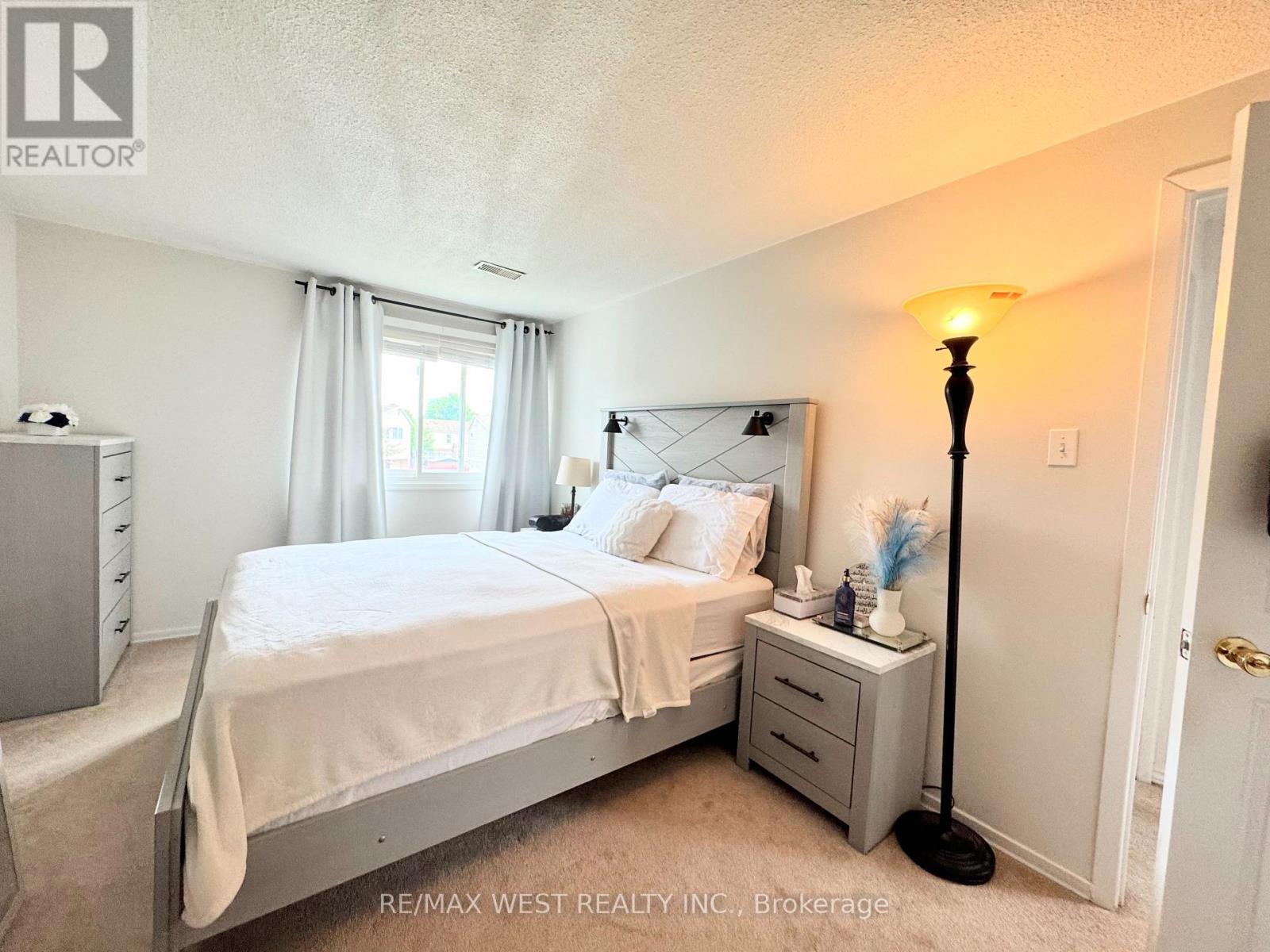 10 Hardcastle Court, Brampton, Ontario  L6S 2B3 - Photo 15 - W13688898