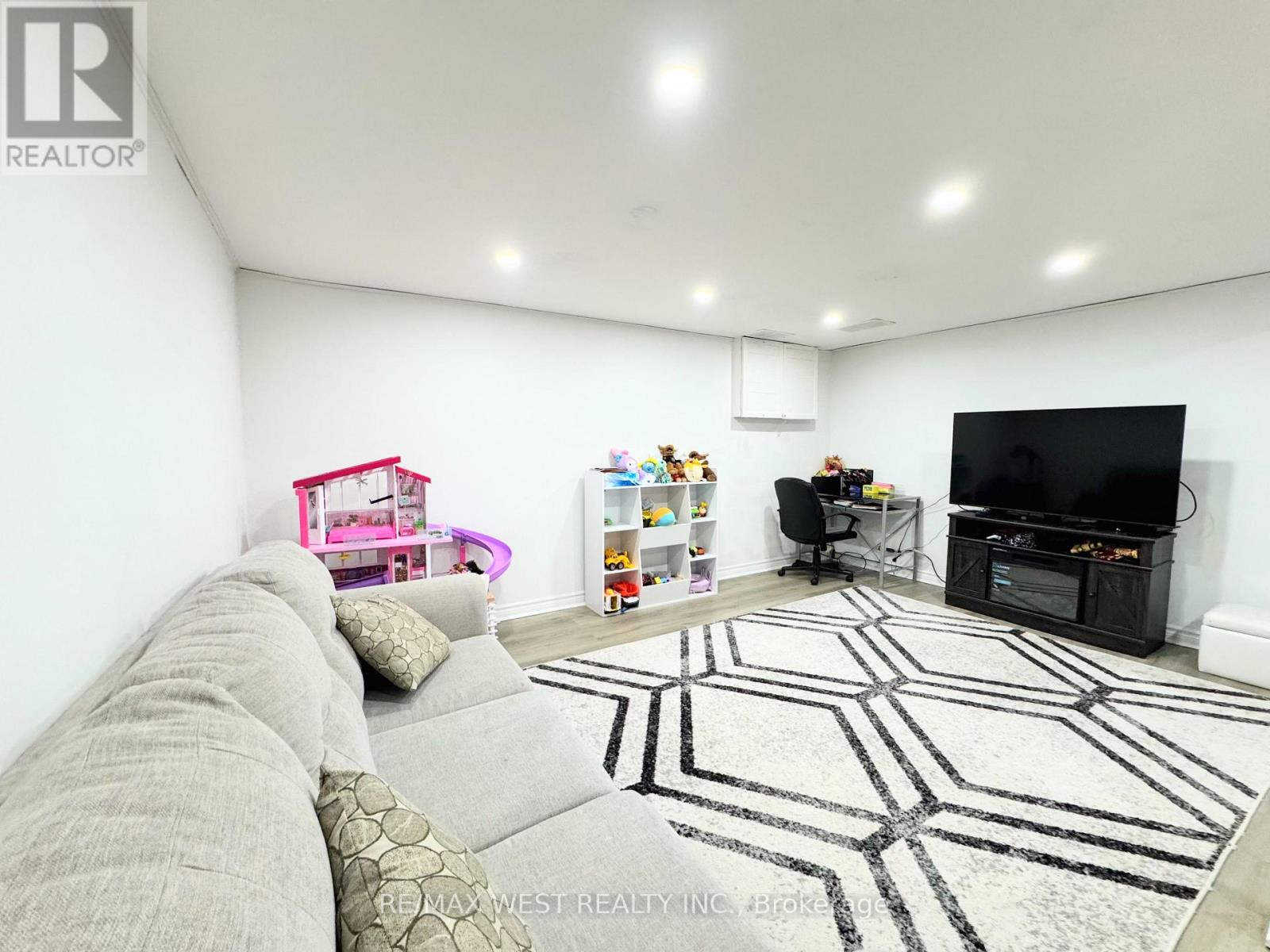 10 Hardcastle Court, Brampton, Ontario  L6S 2B3 - Photo 24 - W13688898
