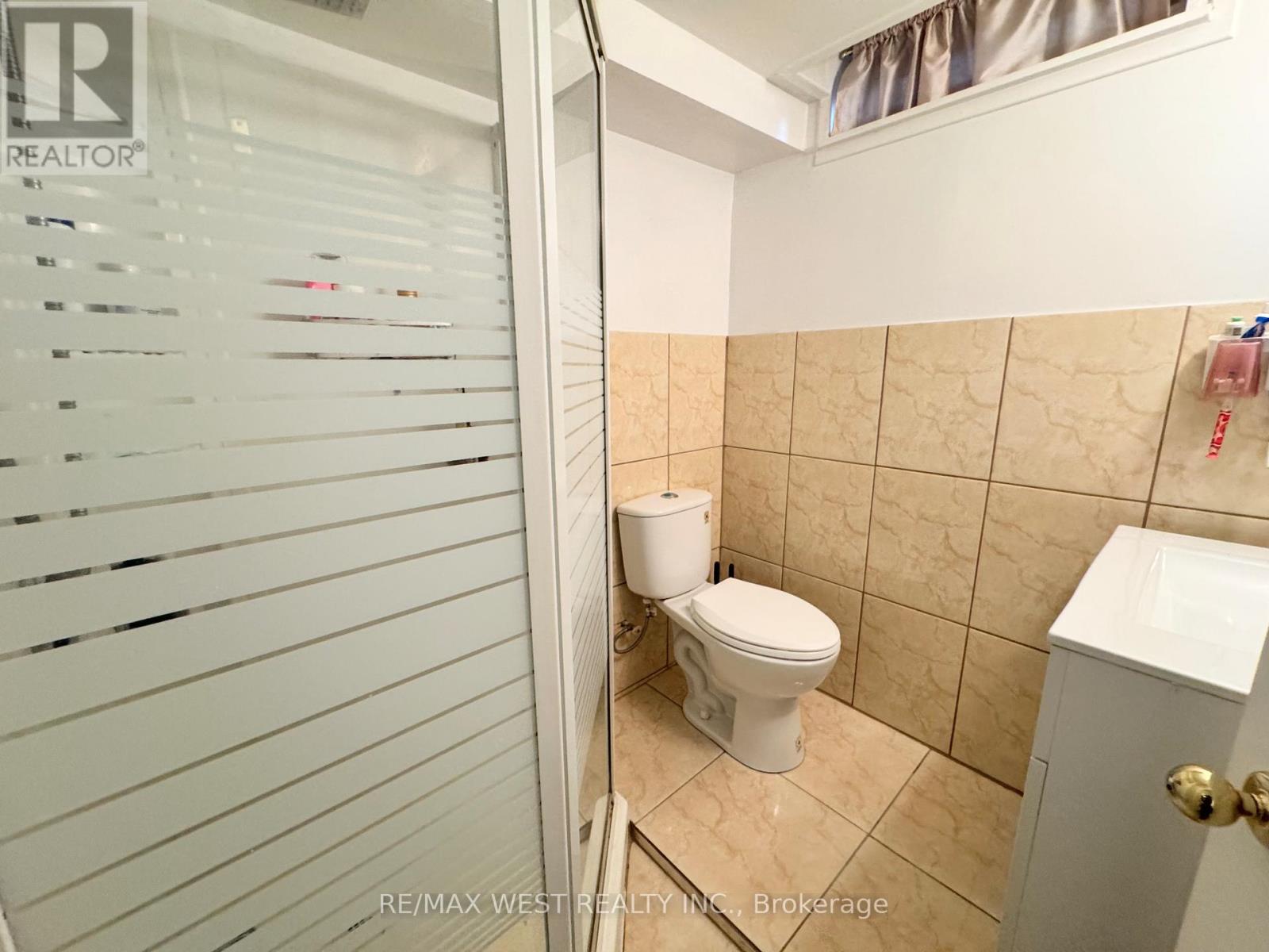 10 Hardcastle Court, Brampton, Ontario  L6S 2B3 - Photo 25 - W13688898