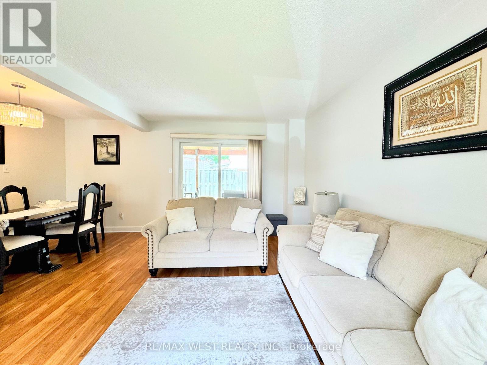 10 Hardcastle Court, Brampton, Ontario  L6S 2B3 - Photo 6 - W13688898