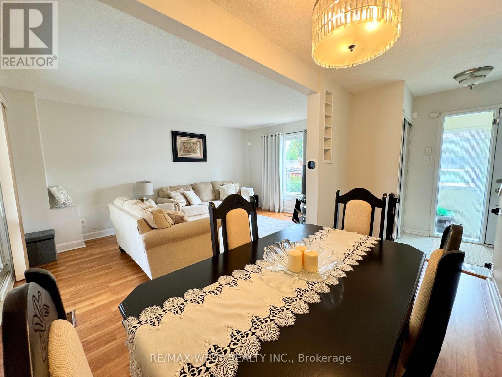 10 Hardcastle Court, Brampton, Ontario  L6S 2B3 - Photo 8 - W13688898
