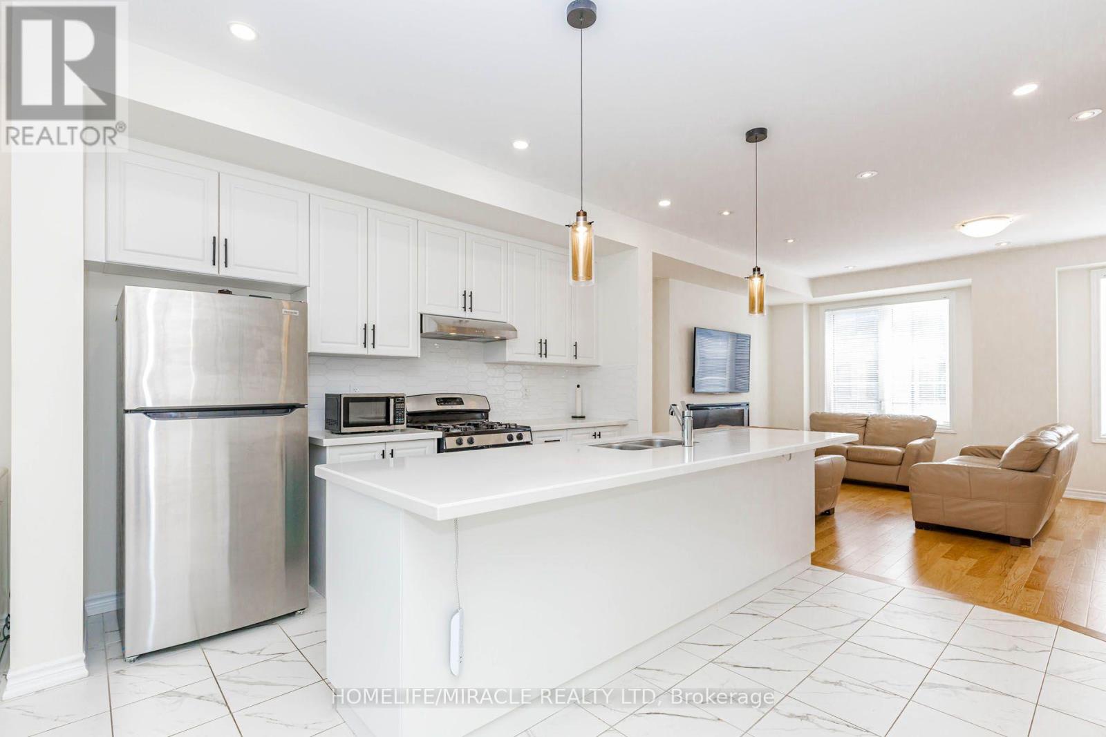 32 Arcola Street, Brampton, Ontario  L6P 4N7 - Photo 14 - W13688918