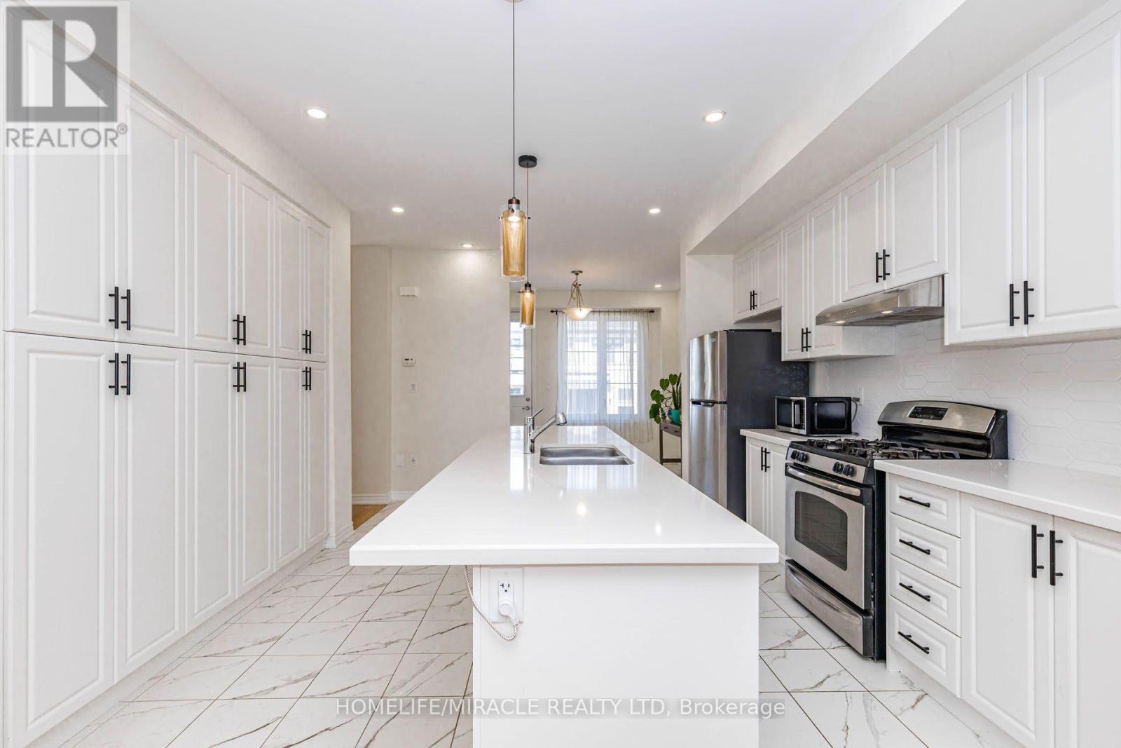 32 Arcola Street, Brampton, Ontario  L6P 4N7 - Photo 15 - W13688918