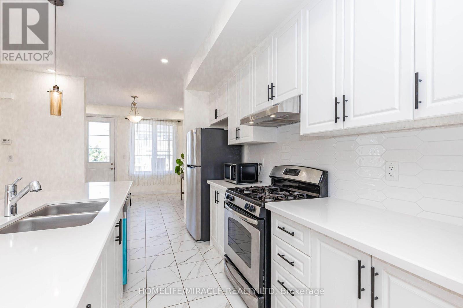 32 Arcola Street, Brampton, Ontario  L6P 4N7 - Photo 17 - W13688918