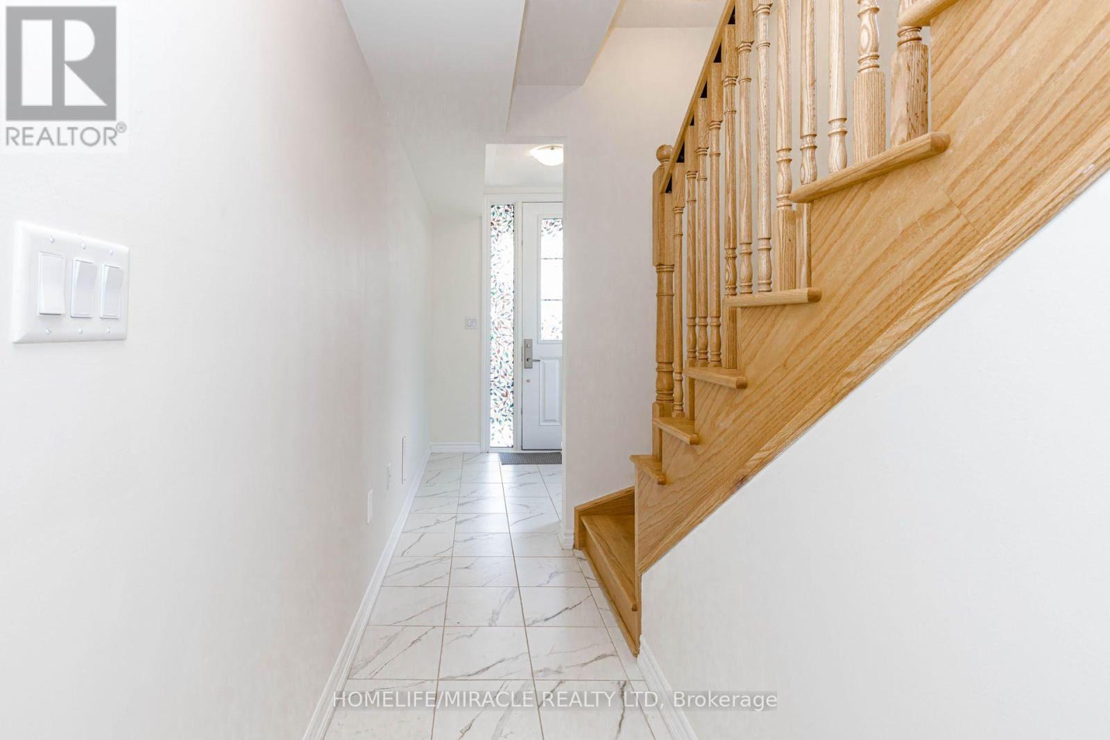 32 Arcola Street, Brampton, Ontario  L6P 4N7 - Photo 6 - W13688918