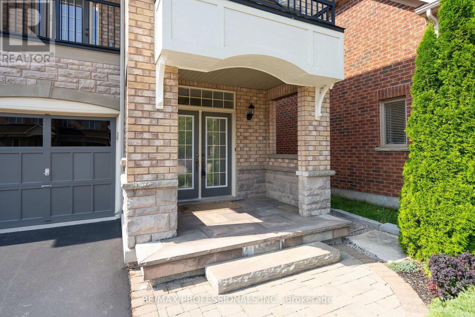 3184 Nixon Gate, Burlington, Ontario  L7M 0C6 - Photo 2 - W13688956