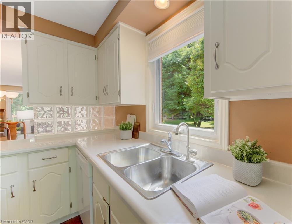 466 Belgreen Way, Waterloo, Ontario  N2L 5X5 - Photo 7 - 40852492