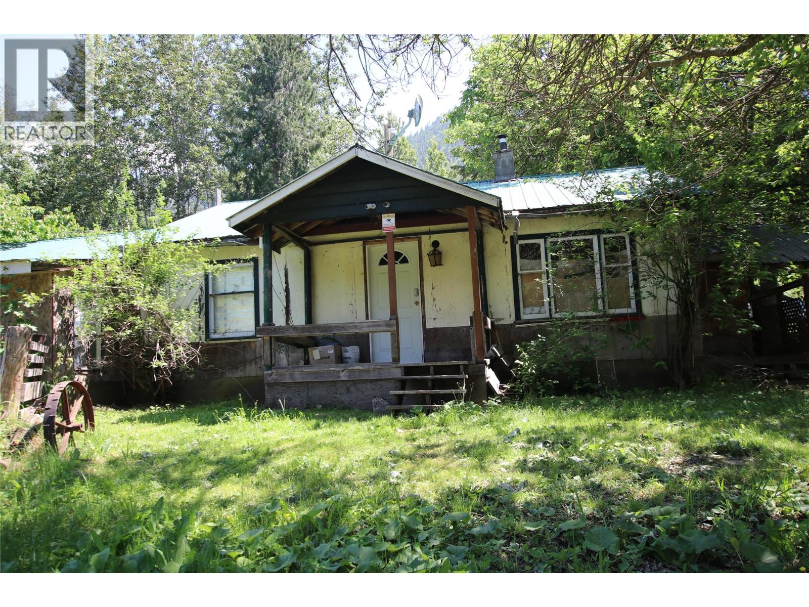 7735 Stewart Road, Fauquier, British Columbia